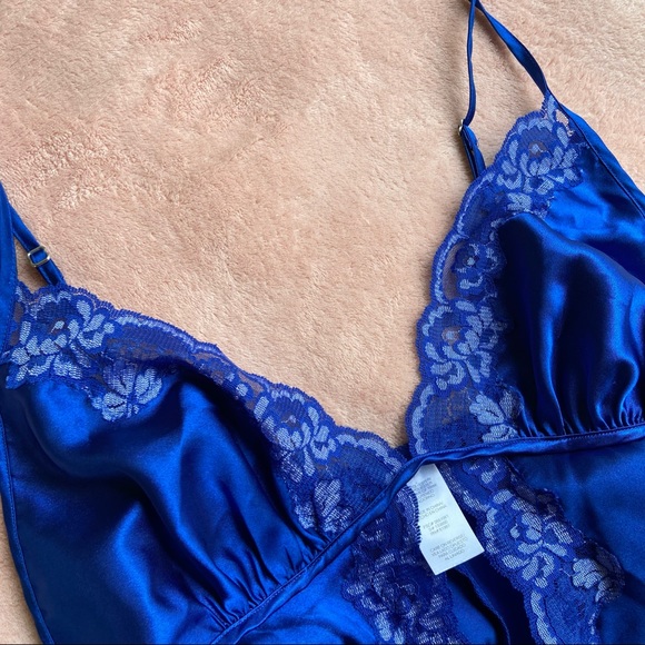 Royal blue slip💙 ✨SOLD✨ - Picture 2 of 3